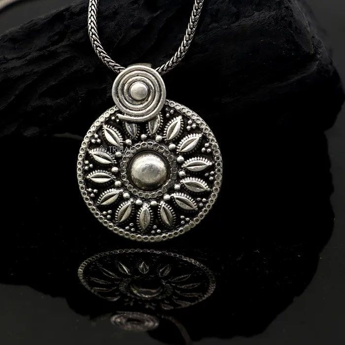 Rings TRIBAL ORNAMENTS 925 sterling silver Vintage unique flower work design handmade floral pendant excellent heart shape ethnic belly dance jewelry nsp836 Rings TRIBAL ORNAMENTS 925 sterling silver Vintage unique flower work design handmade floral pendant excellent heart shape ethnic belly dance jewelry nsp836