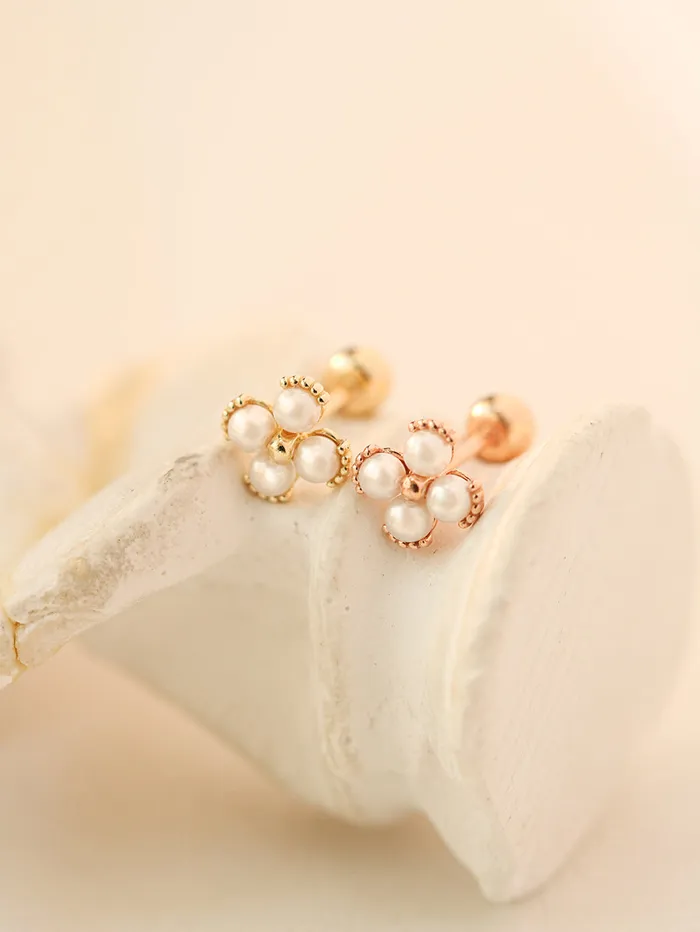 Earrings MinimalBijoux 14K Gold Pearl Clover Cartilage Earring 20G